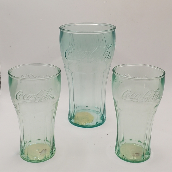 VINTAGE - Coca Cola Plastic Cups Set Of 5 Collectables - Clear And Red As Is - Picture 8 of 10